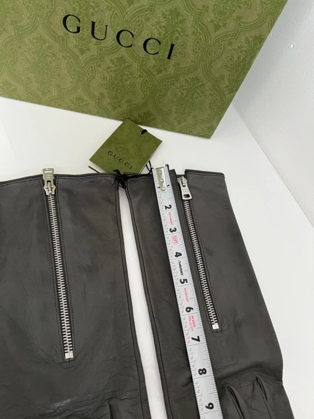Gucci Lambskin Leather Gloves with Zipper Size L Silk Lining $900 Retail Unisex